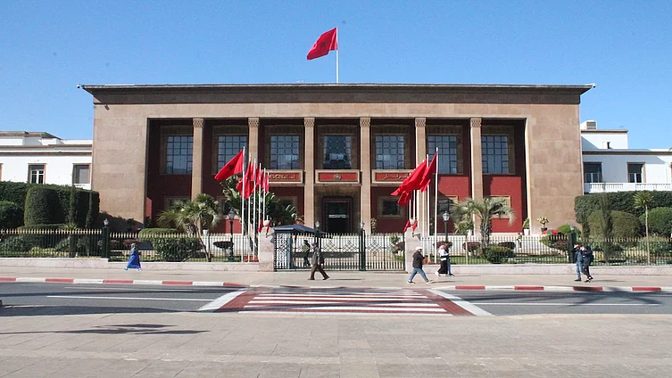 Le bâtiment abrite le Parlement du Maroc, situé sur l'avenue Mohammed V dans la capitale, Rabat.